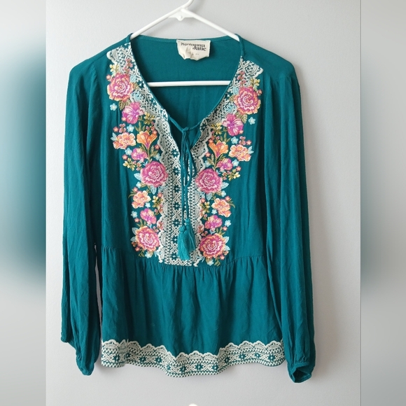Savanna Jane Tops - Savanna Jane Green Floral Embroidered Tasseled Tunic Size Large  Boho Festival